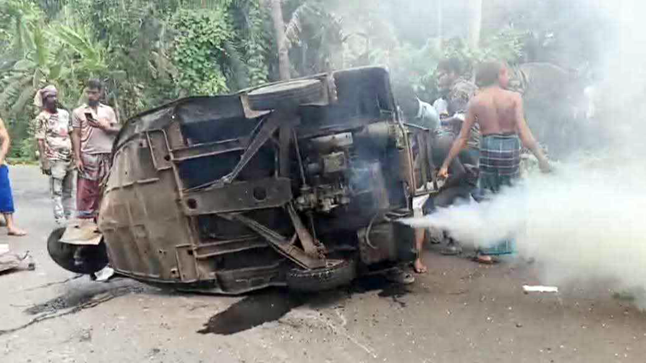 খুলনায় ট্যাংকলরি-মাহিন্দ্রা সংঘর্ষে নিহত ৩